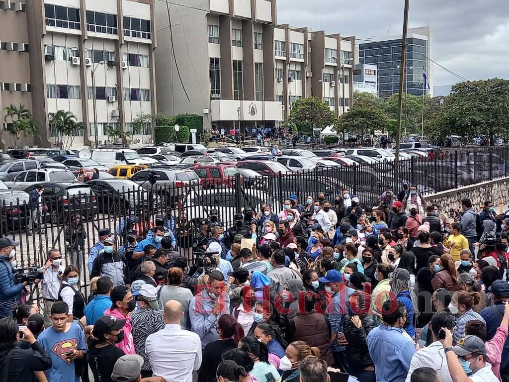 “No está solo”, dicen simpatizantes de JOH que exigen justicia