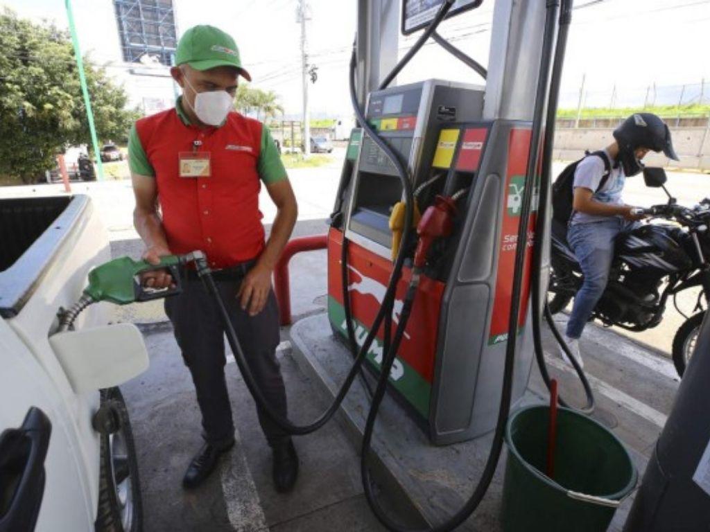 Entre L 2.79 y L 4.16 por galón suben este día los carburantes