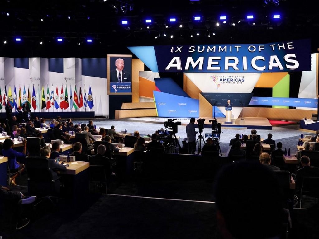 Al son de “El Rey”, increpan a Almagro y sin “Guacamole”: Lo que no se vio de la Cumbre de las Américas