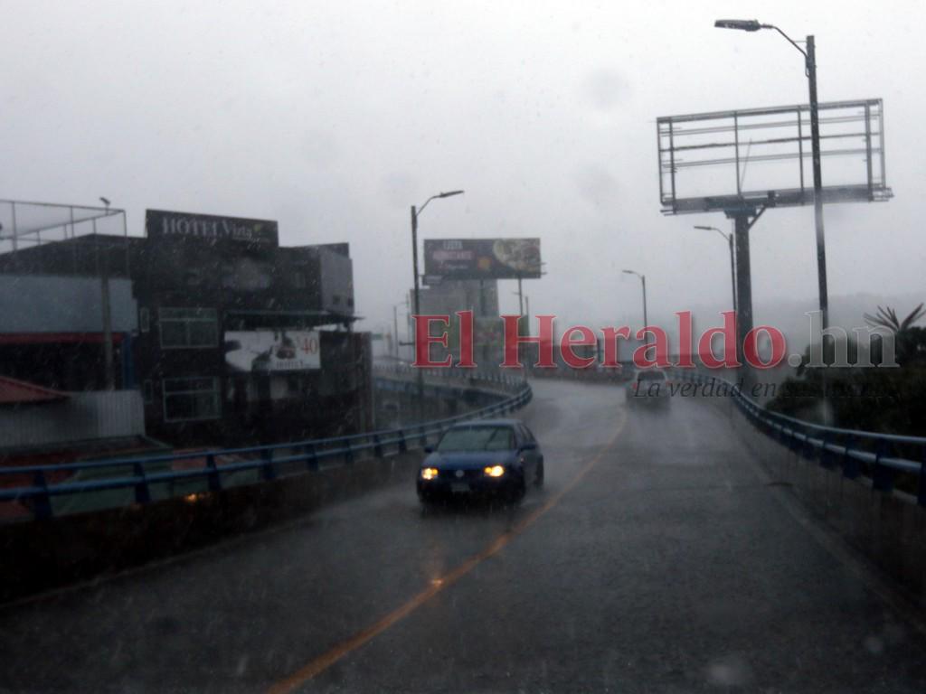 Suspenden clases este lunes en cuatro departamentos por alerta amarilla ante lluvias