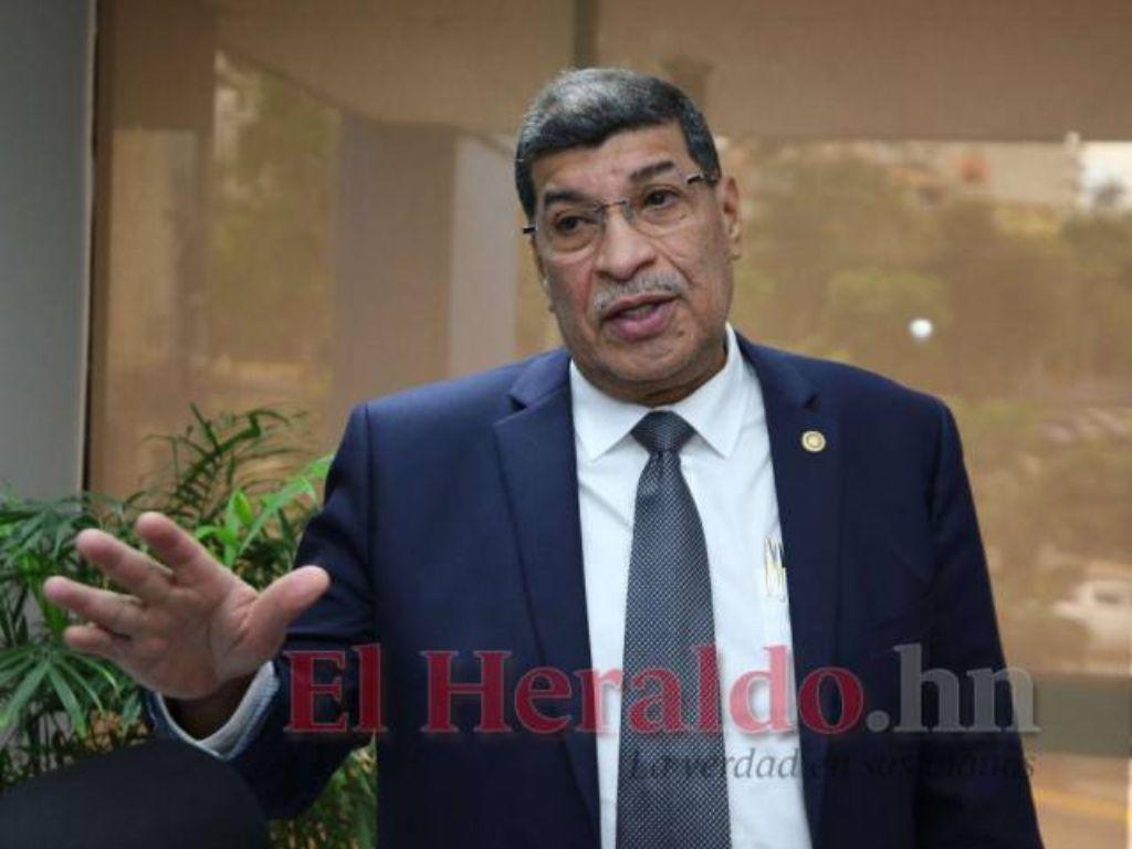 Edwin Araque, presidente de Banhprovi, tuvo un aumento de salario de 12 mil lempiras a partir de marzo