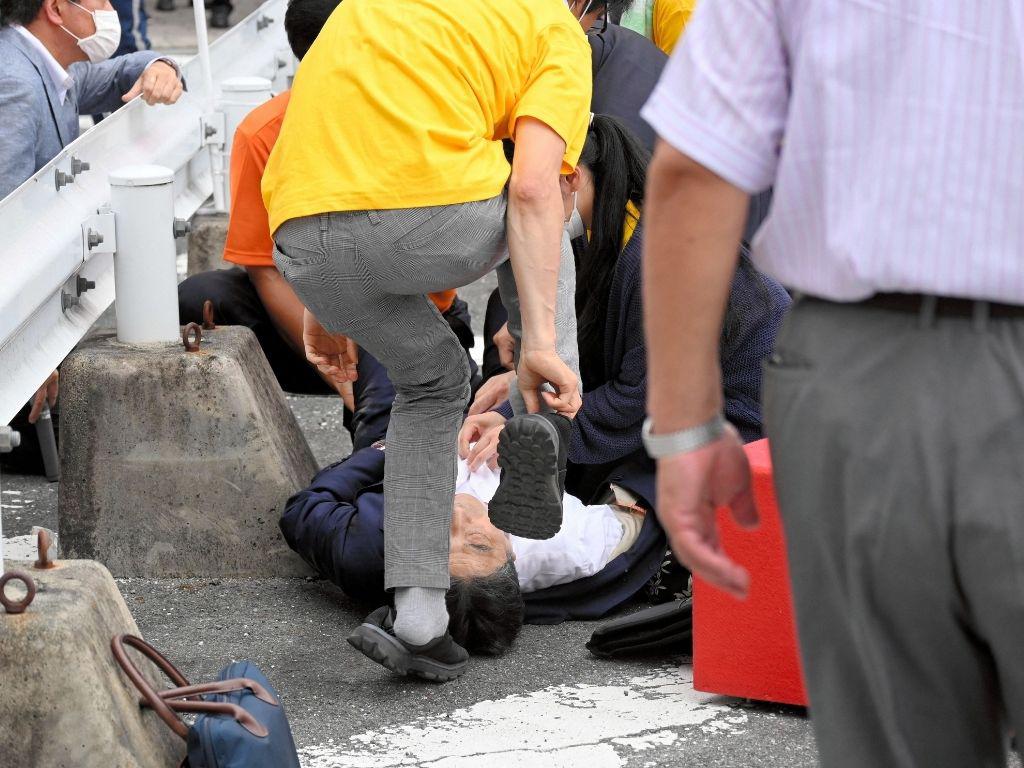VIDEO: Así fue el momento en que dispararon en contra de Shinzo Abe, ex primer ministro de Japón