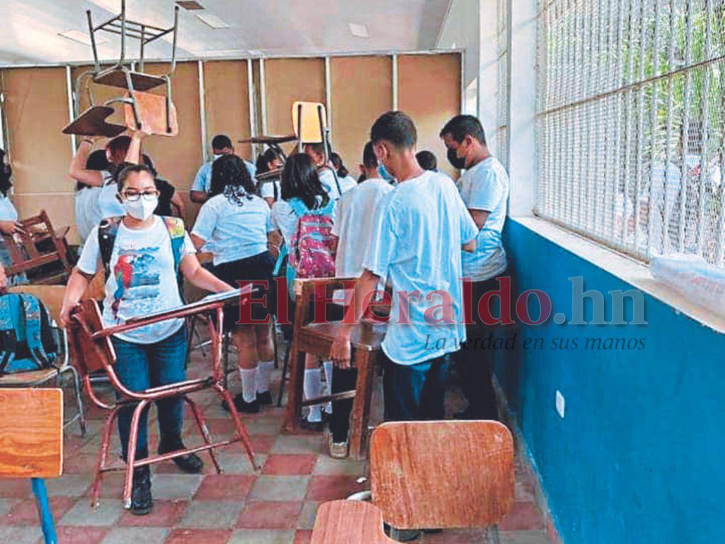 Niños de centro básico no reciben más clases en el piso