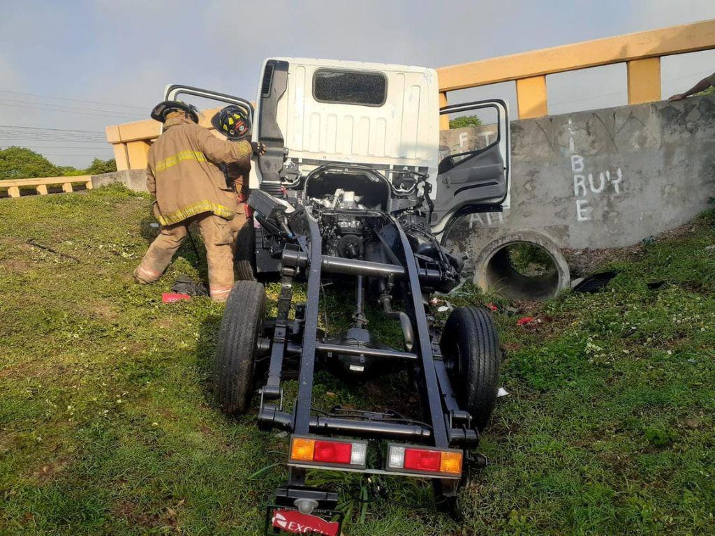 Un muerto deja aparatoso choque en la carretera CA-5