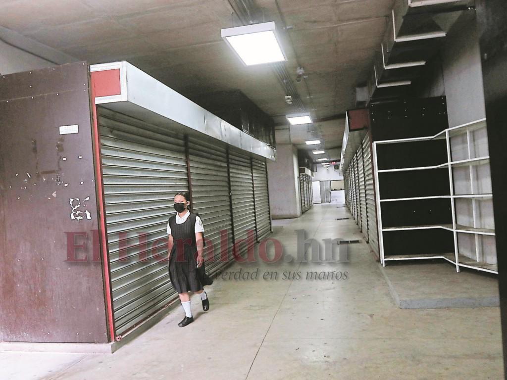 Más de 4 años sin habilitar locales de túnel peatonal