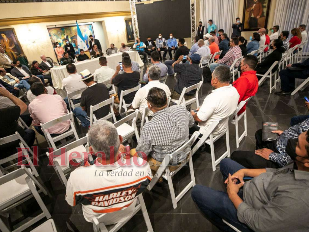 Descuento de combustible en bomba piden transportistas