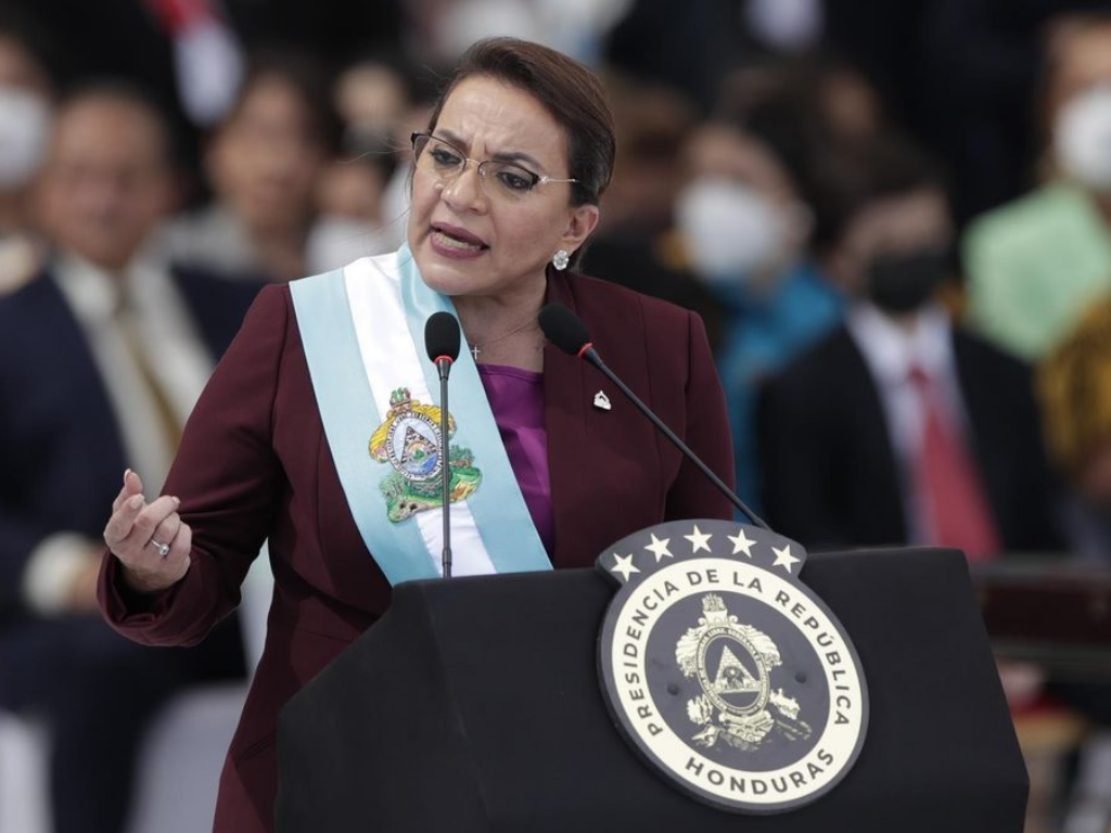 Xiomara Castro nombra comisión para resolver crisis en el sector transporte Xiomara Castro nombra comisión para resolver crisis en el sector transporte