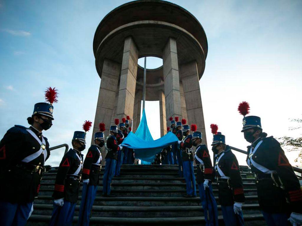 Honduras: Fiestas patrias dan inicio con la izada de la Bandera Nacional