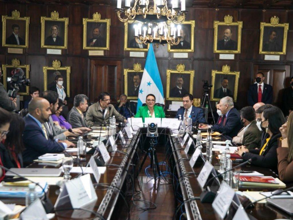 Gobierno promete publicar evaluación de sus ministros