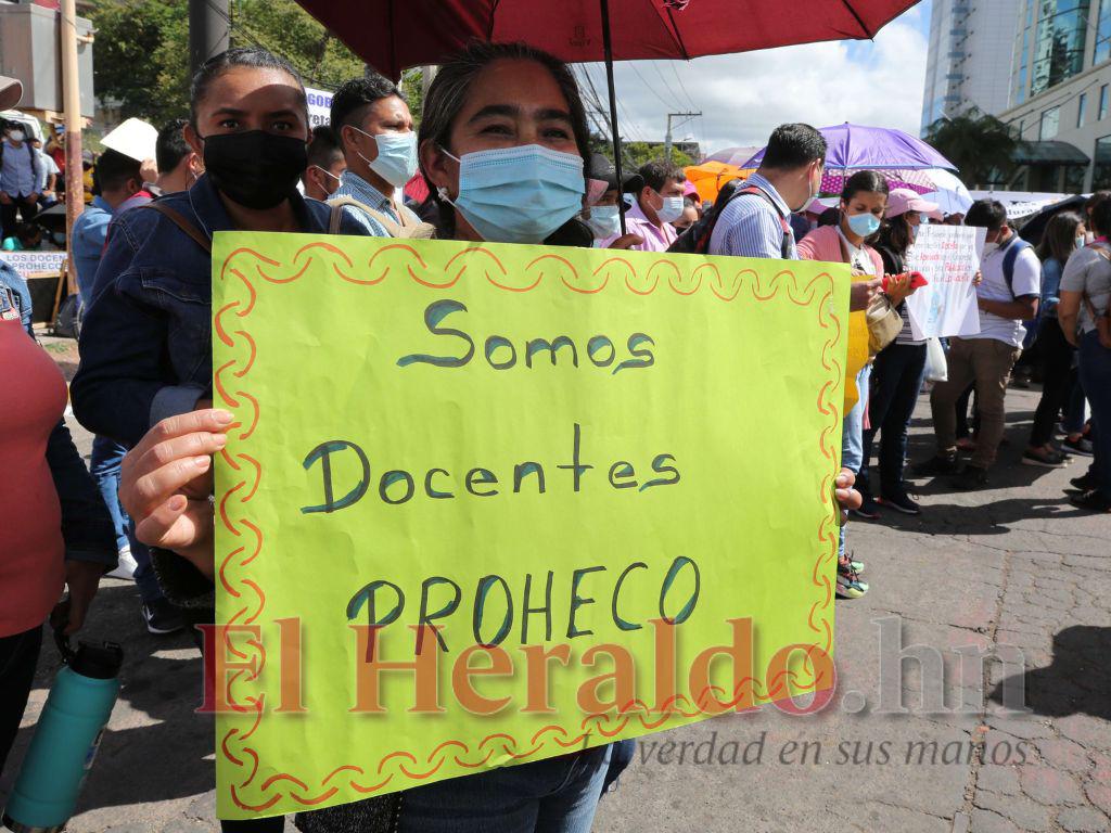 L 3 mil más ganarían maestros Proheco con aprobación de acuerdo