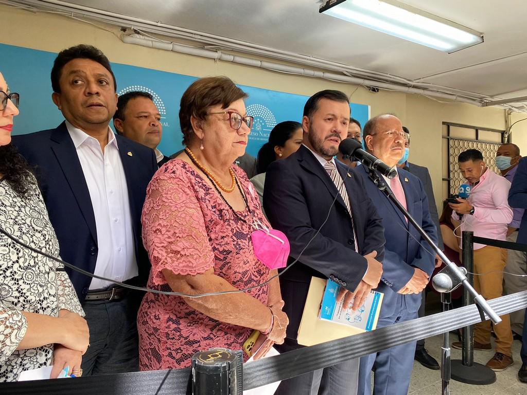 Diputados de varias bancadas instalan frente parlamentario de apoyo a la CICIH