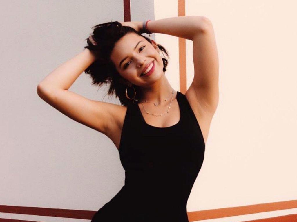 Así reaccionó Ángela Aguilar tras perder falda en pleno concierto