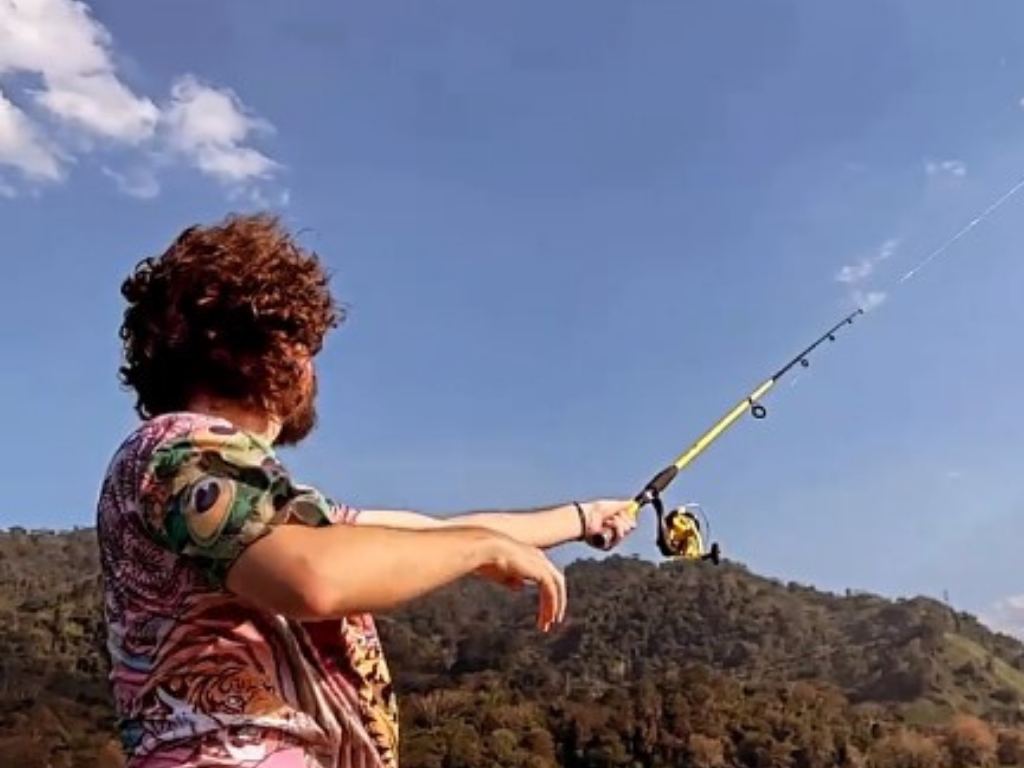 Luisito Comunica se fue de pesca al Lago de Yojoa
