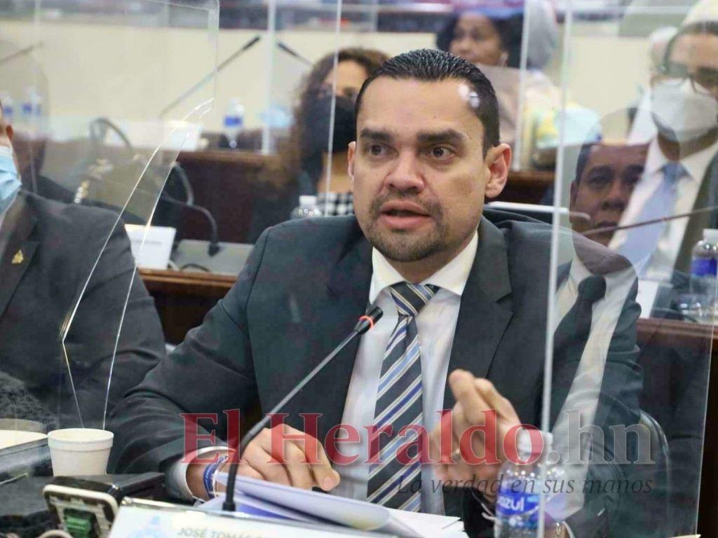 ‘Gobierno pretende expropiar térmicas, bancos y medios’: Tomas Zambrano