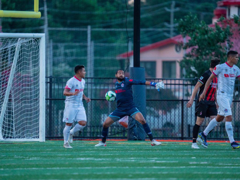 Olimpia inicia con triunfo su gira en Estados Unidos tras el regreso de Pedro Troglio