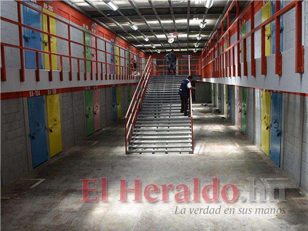 Centros penales pasarán a la Policía Nacional desde este jueves