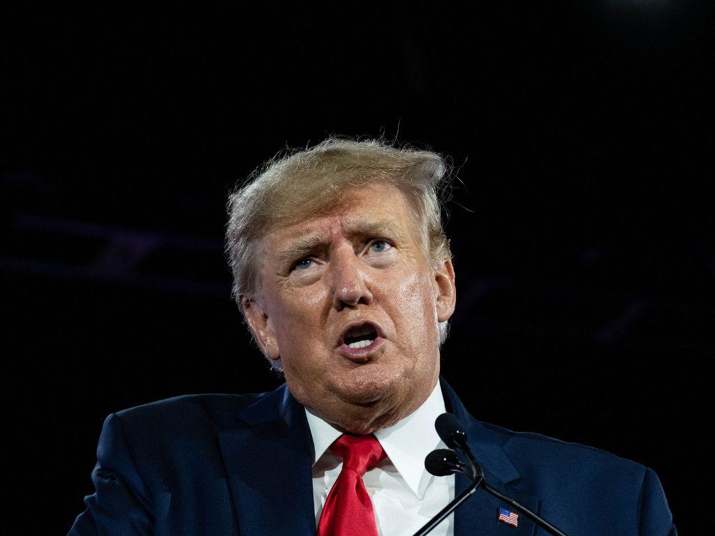 Anulación del derecho al aborto es “voluntad de Dios”, afirma expresidente Trump