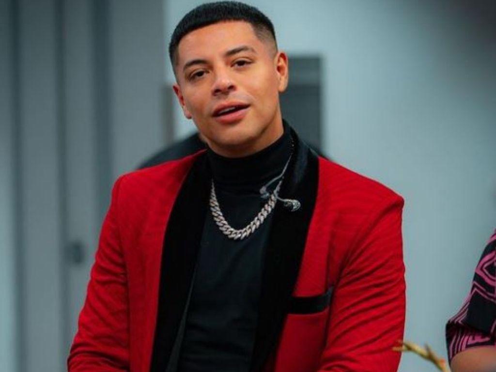 Vocalista de Grupo Firme sufrió lesiones provocadas por sus fanáticos en concierto