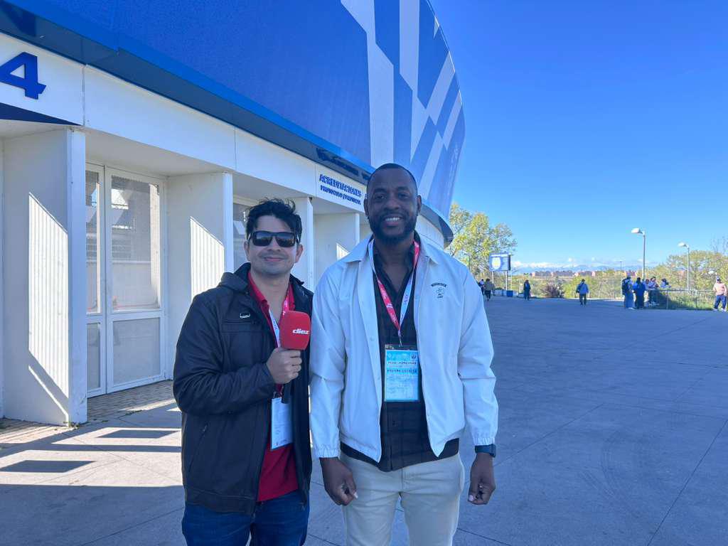 Banda que estuvo con Daddy Yankee sorprende en juego de Honduras y el Chucky peruano