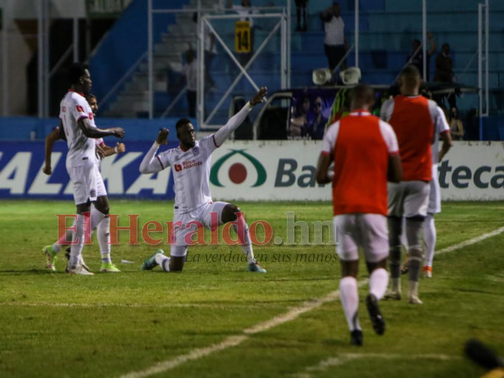 Olimpia ruge y  desploma a las debilitadas águilas del Motagua en el Nacional