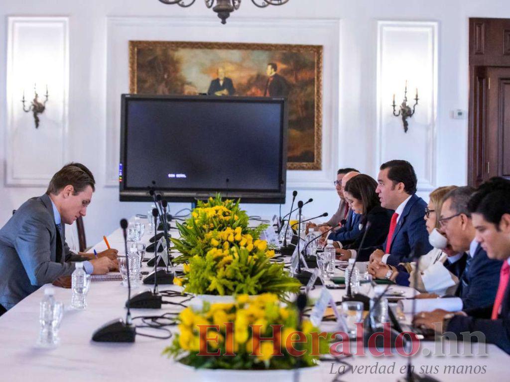 Gobierno deberá negociar con FMI programa con apoyo financiero