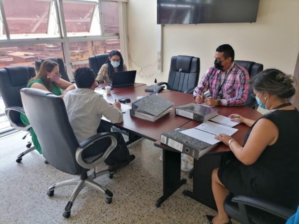 Ministerio Público interroga a encargada de la UCP por irregularidades en Residencial Morazán