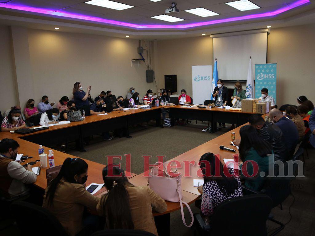 25 empresas ofertan en compra directa de medicamentos para el IHSS