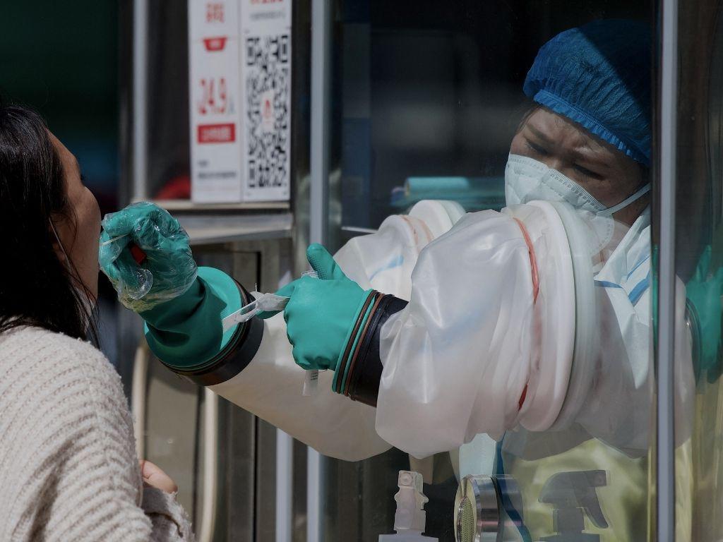 La baja mortalidad de covid-19 en China intriga a los expertos