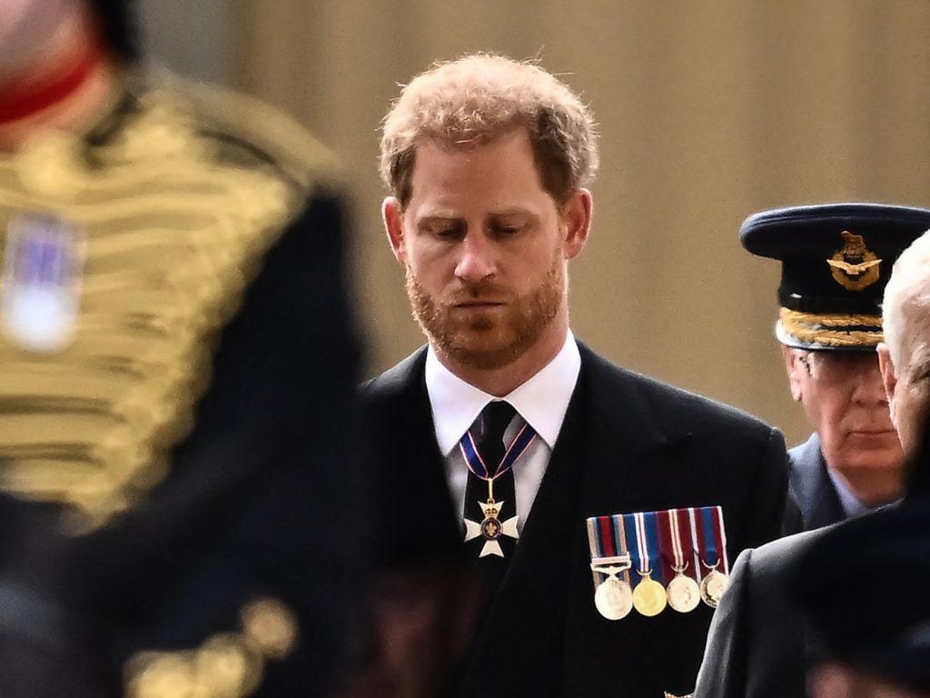 ¿Por qué el príncipe Harry no podrá usar uniforme militar en el funeral de la reina Isabel?