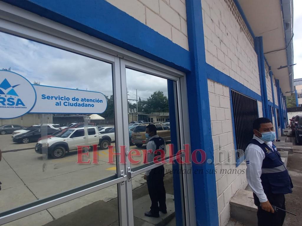 Denuncian despidos masivos en la Agencia de Regulación Sanitaria (Arsa)