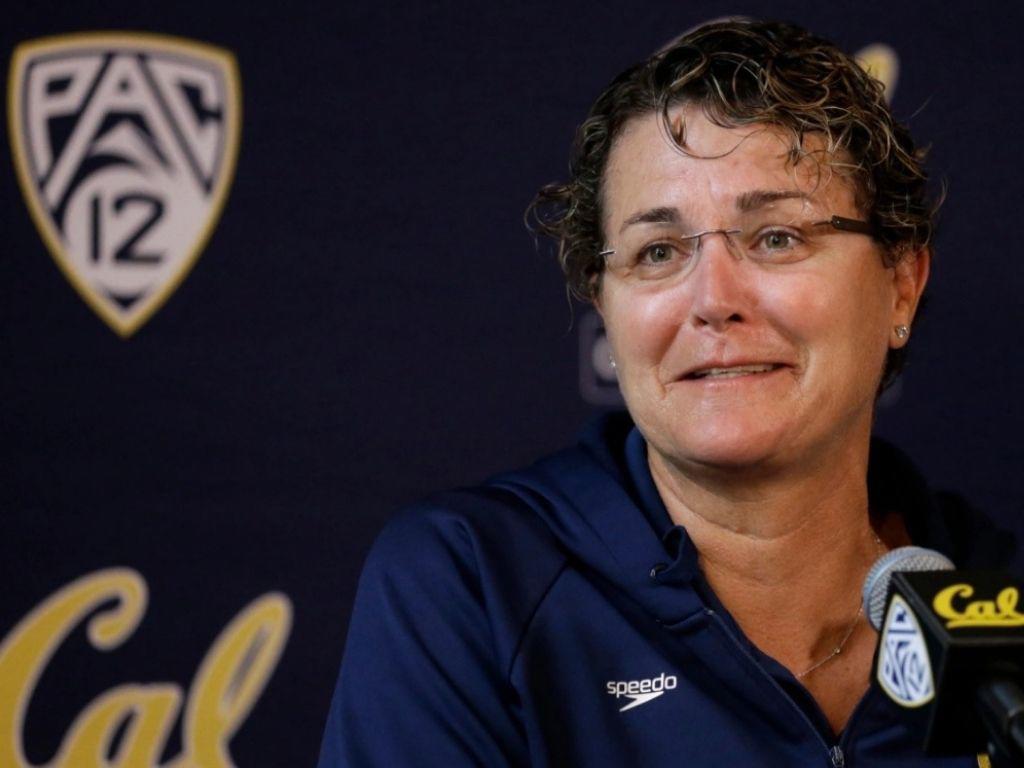 Una exentrenadora olímpica de natación de EEUU es investigada por acoso