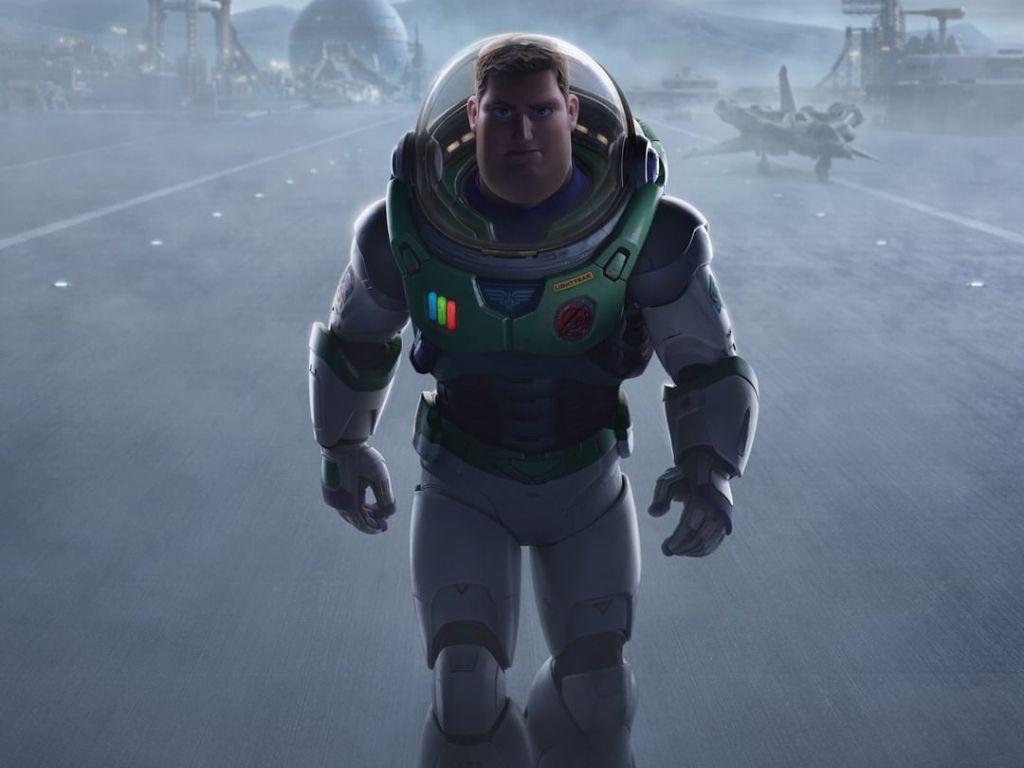 Prohiben la película “Lightyear” en Dubái por beso entre dos mujeres