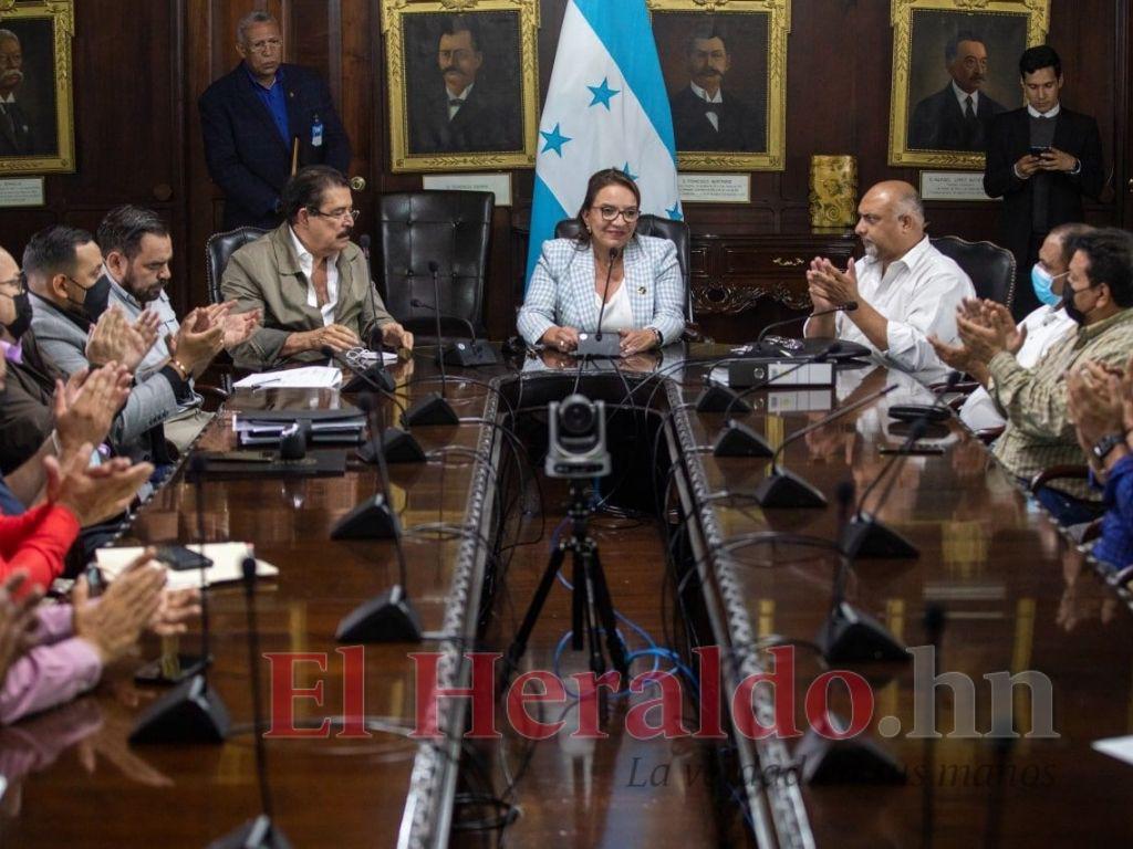 Gobierno autoriza aumento a la tarifa del bus interurbano y el cuarto pasajero a taxis colectivos