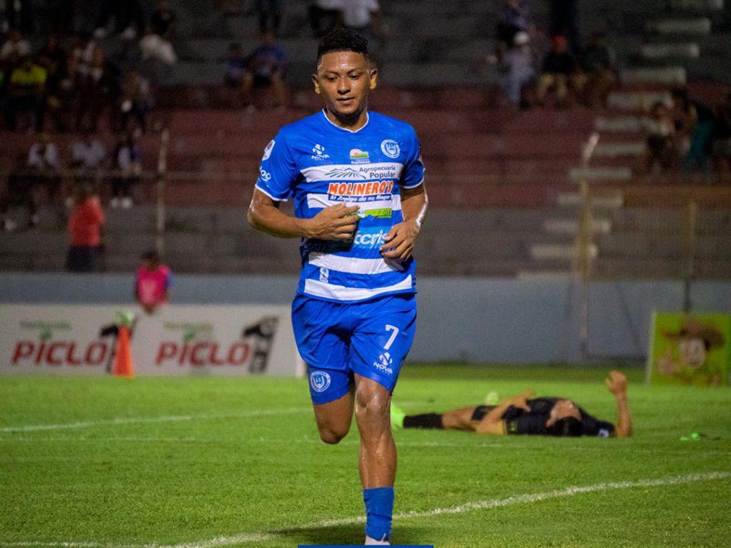 Golazo de Alexy Vega le dio triunfo 2-1 al Victoria frente a Olancho