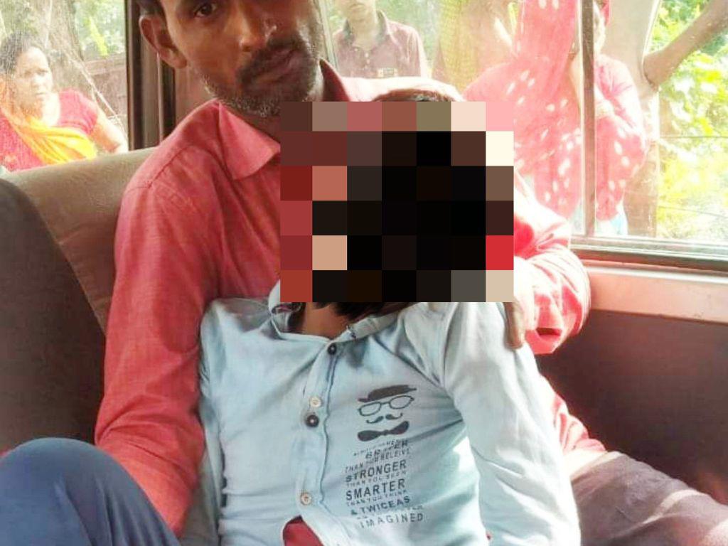 Profesor en India acusado de matar a golpes a un alumno por un error ortográfico