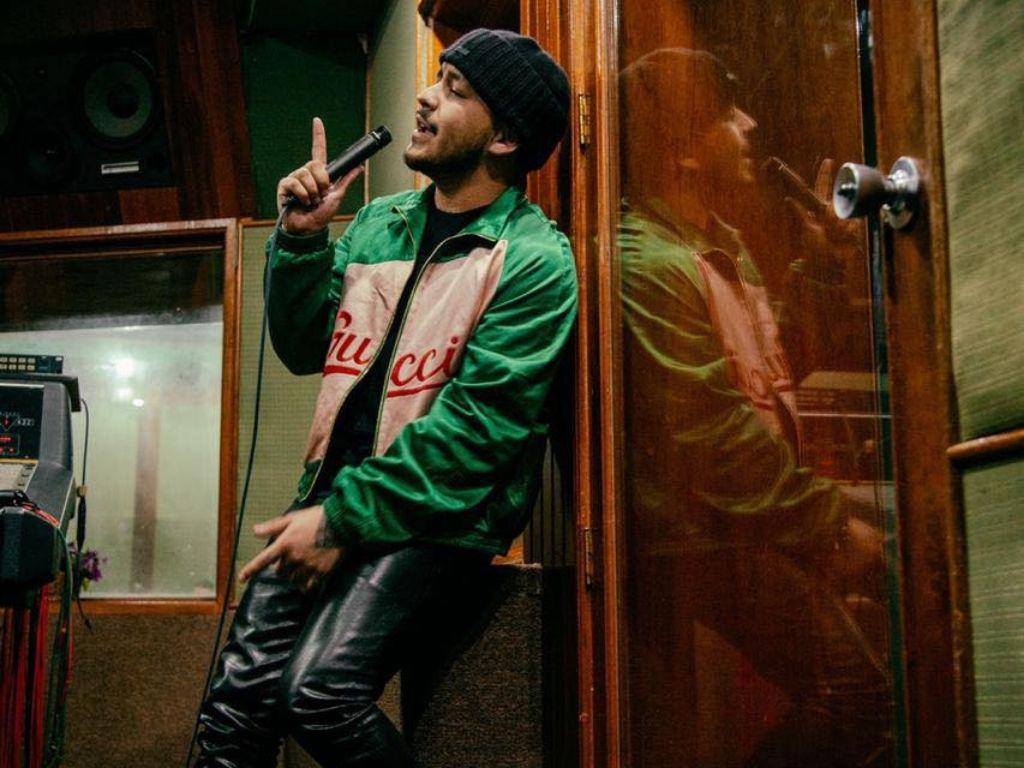 “Pensaba que el dinero era vivir la vida loca”, confiesa Nodal