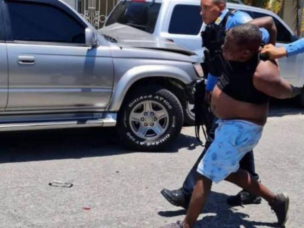 Abogado de juez Mandel Tom Pandy señala que patrulla atropelló a policías en persecución