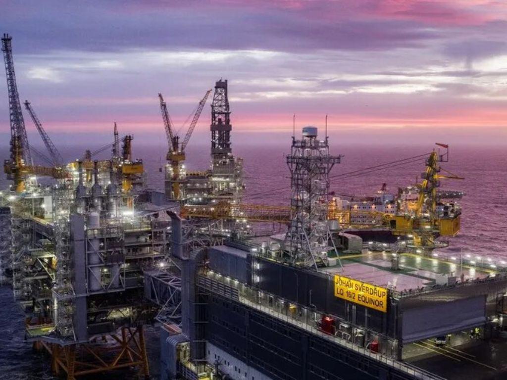 Petróleo registra su tercera alza por crisis del gas en Europa