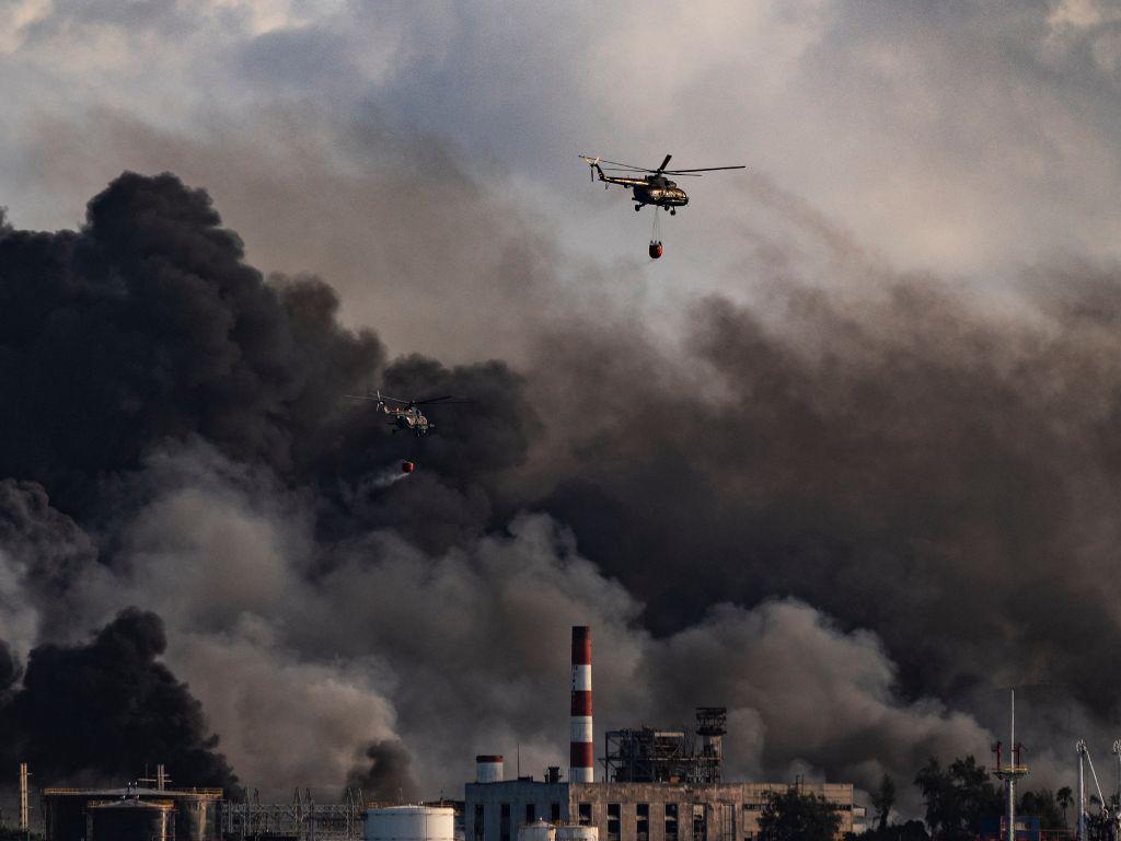 Incendio de combustible en Cuba se extiende a un tercer depósito
