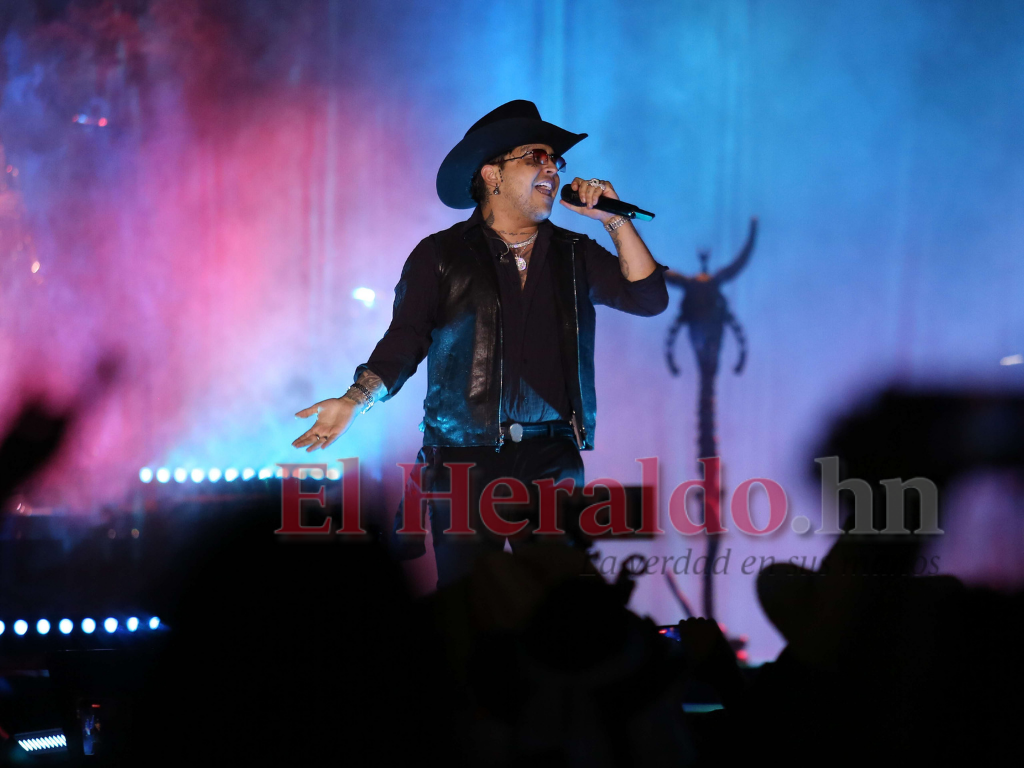 Nodal se borra primer tatuaje de Belinda