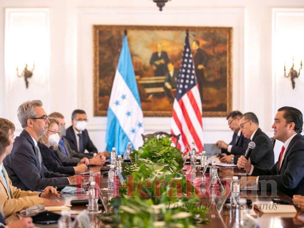 Acuerdan asistencia para reperfilar la deuda y renegociar contratos de energía