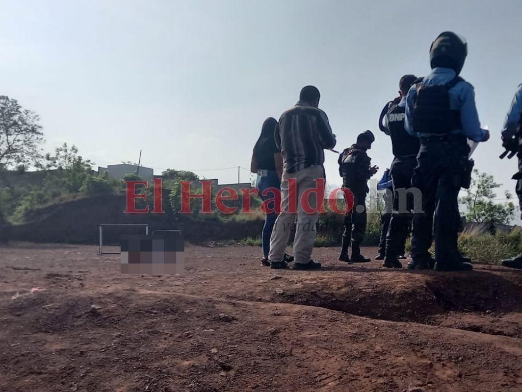 Hallan a hombre muerto en campo de fútbol de la Modesto Rodas Alvarado