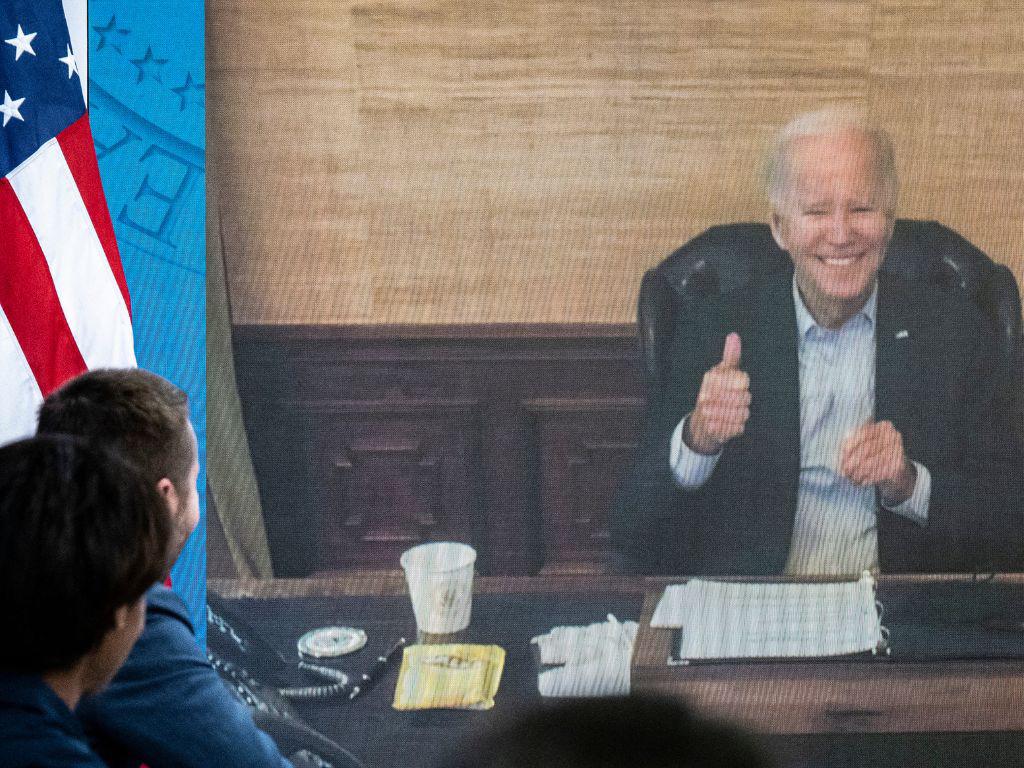 Biden “continúa mejorando” tras contraer covid, según su médico