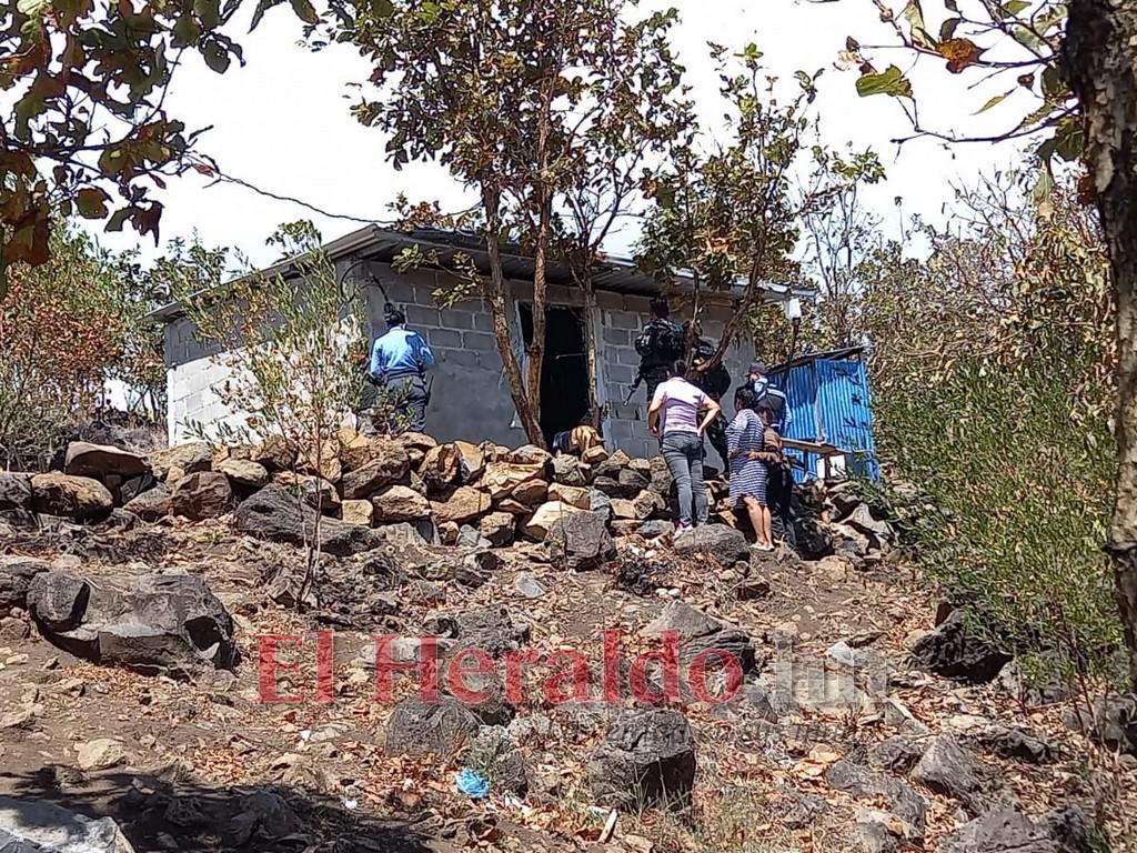 Matan a puñaladas a joven madre y dejan amarrado a su hijo en la colonia Guzmán de la capital