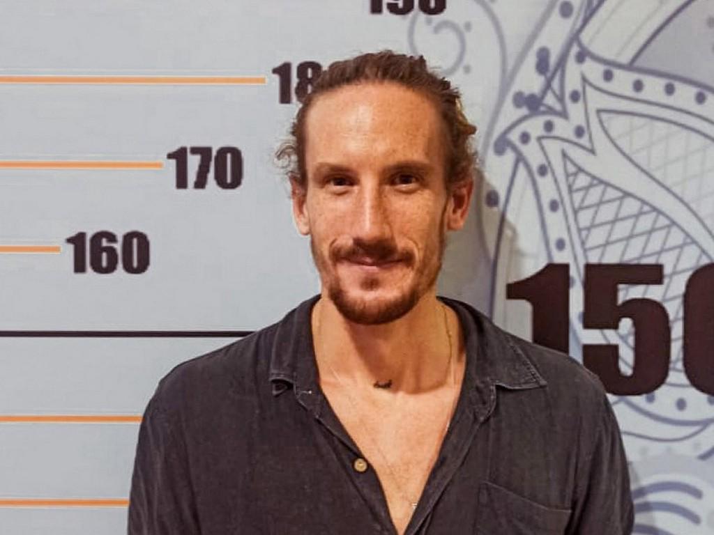 Deportarán canadiense por bailar desnudo en montaña sagrada