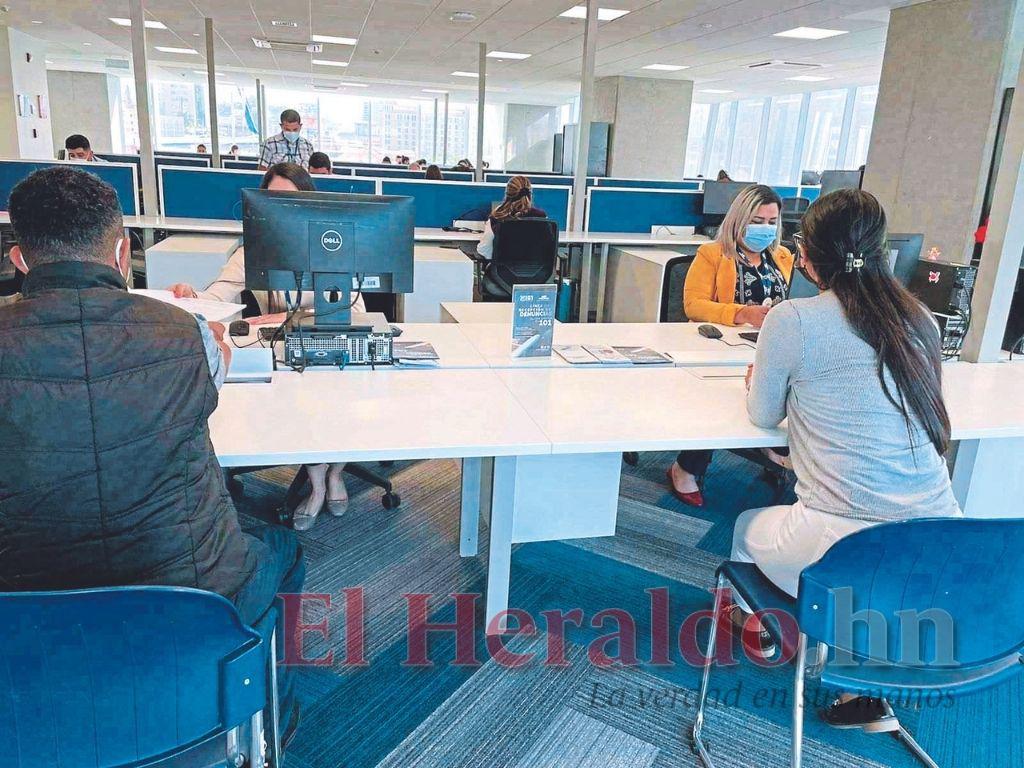 Trabajadores exigen aprobar ajuste anual al salario mínimo