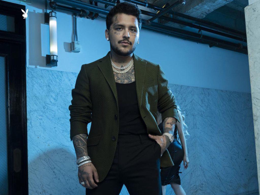 Abuchean y le lanzan hielos a Christian Nodal por llegar tarde a concierto en Bolivia