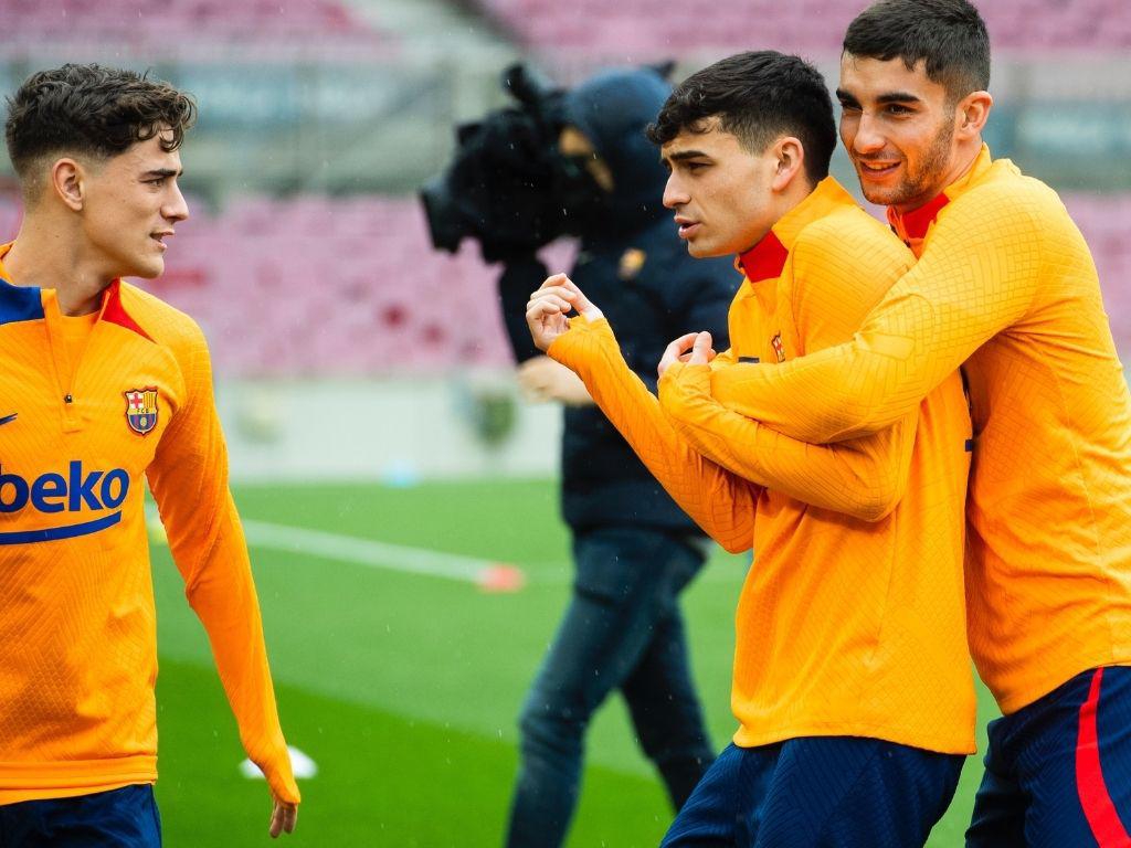 El Barcelona busca el pase a cuartos de la Europa League en la caldera de Estambul