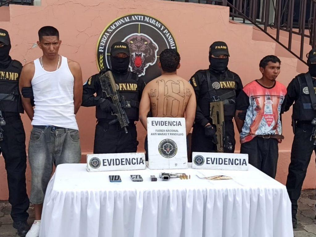 Caen tres presuntos extorsionadores de la pandilla 18 en la capital