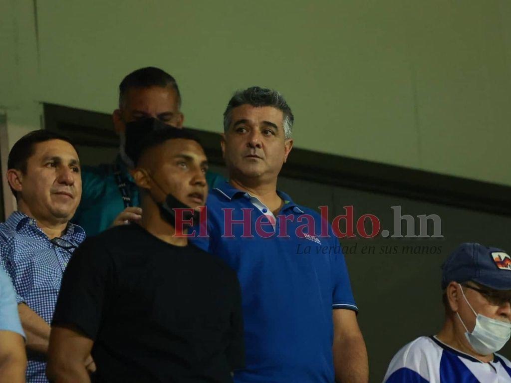 Diego Vázquez presente en el partido del Premundial Sub-20 entre Honduras y Panamá